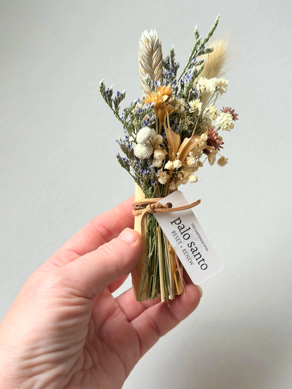 CLARITY + GROUNDING | Palo Santo & Flowers
